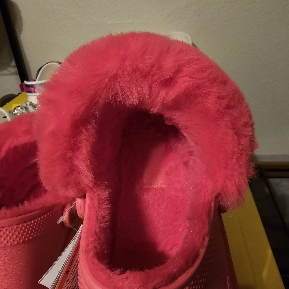 🎀New Pink Fuzzy Stomp Crocs🎀 - Picture 7 of 9